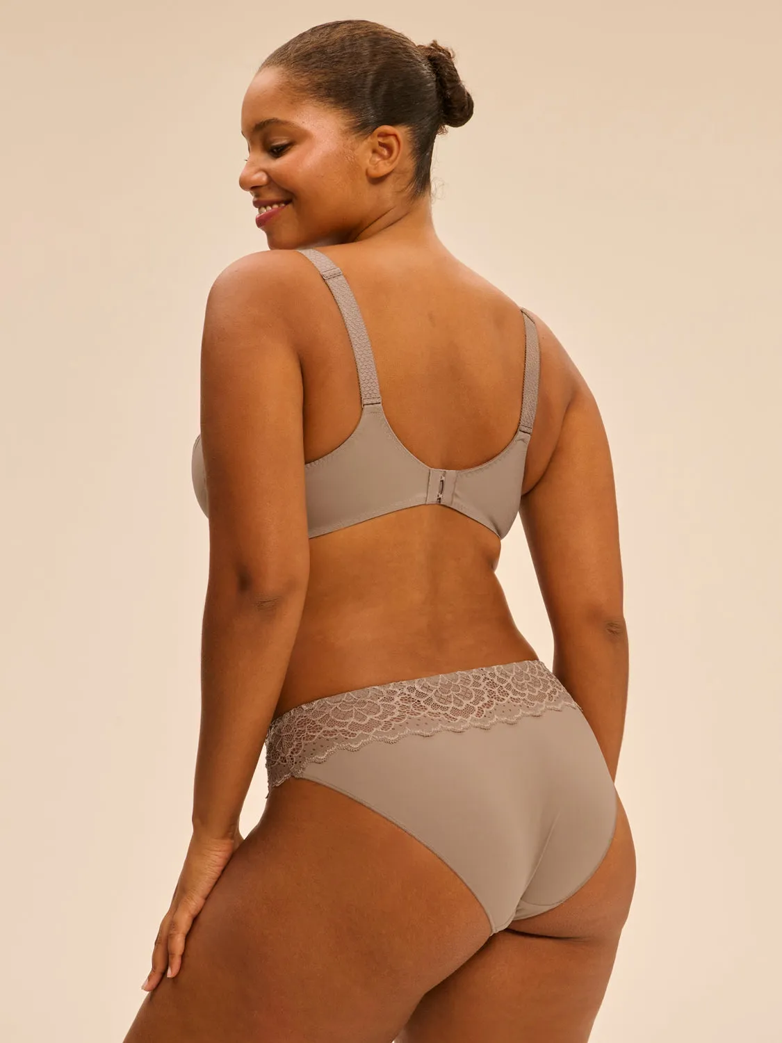 Caresse Full Cup - Greige