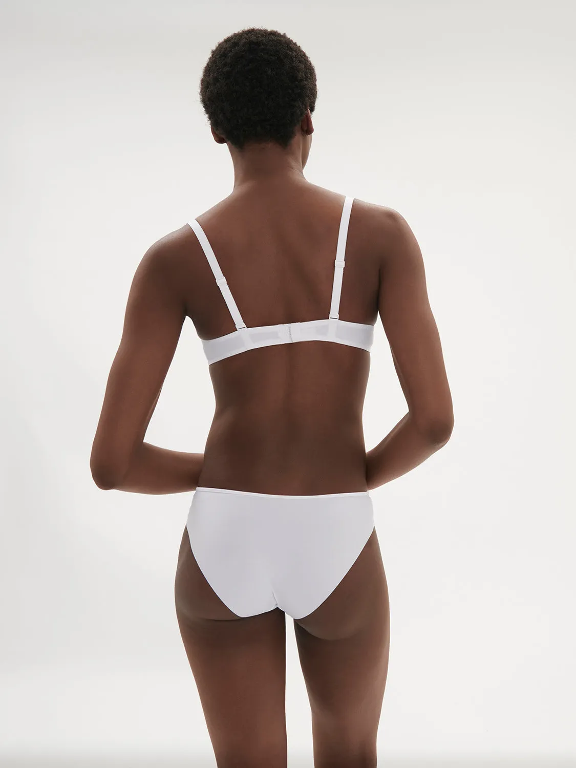 Saga Triangle Contour - White