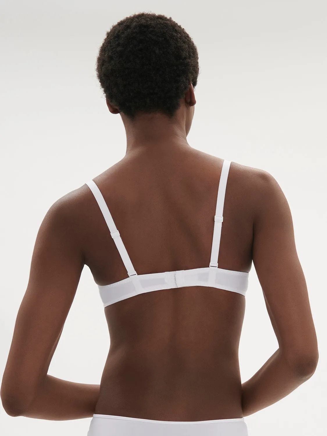 Saga Triangle Contour - White