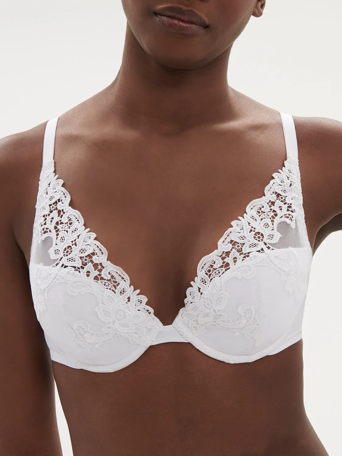 Saga Triangle Contour - White