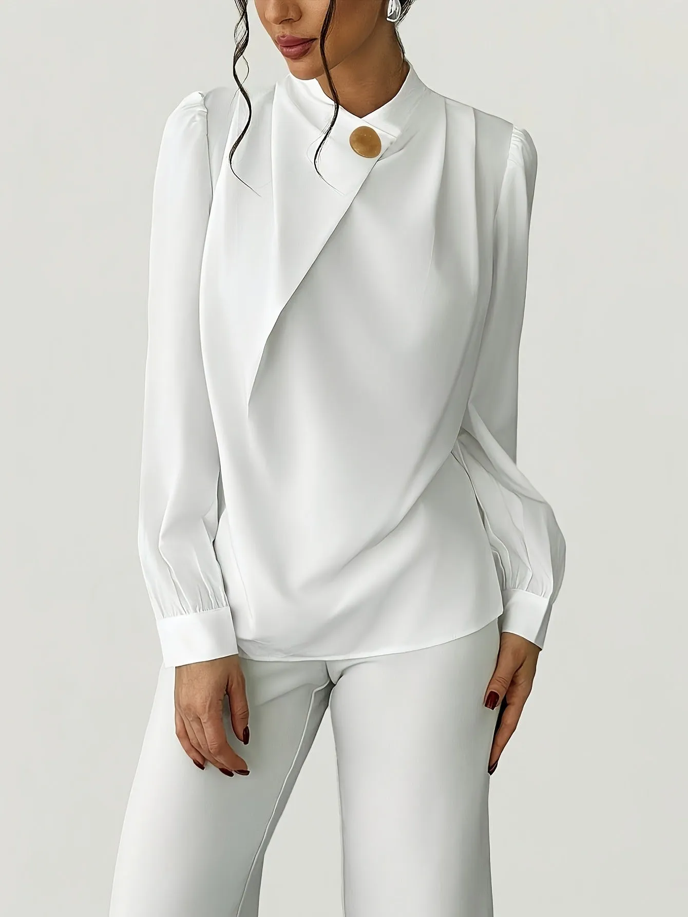 Women's Elegant And Simple Commuting Metal Buckle Long Sleeved Solid Color Design Shirt
